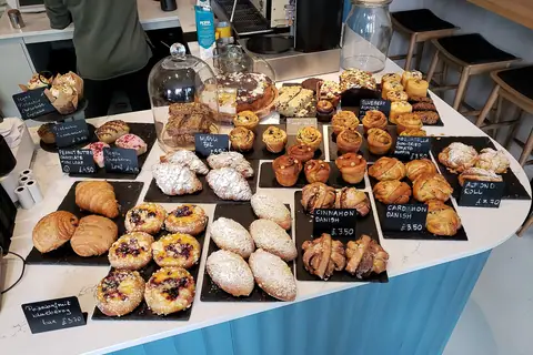 Eggfree Cake Box (Tolworth) photo 2
